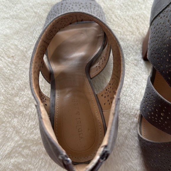 VIOLET & RED
Anabelle Laser Cut Peep Toe Bootie Size 8m- gray- padded footbed - Picture 6 of 9